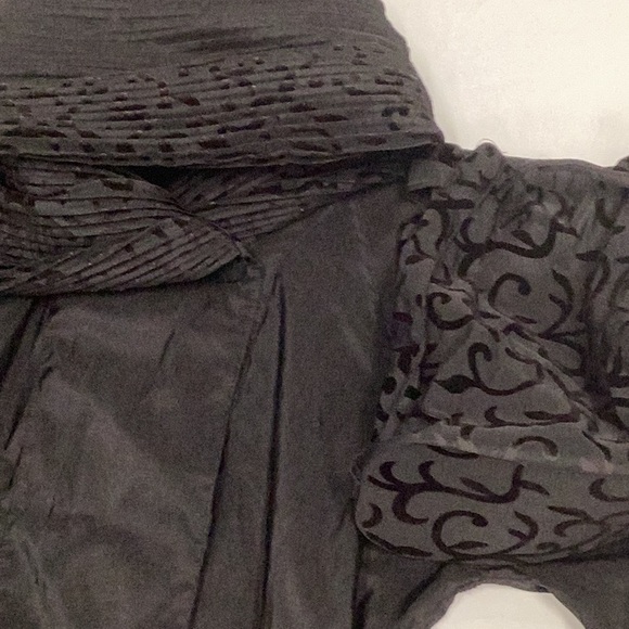 MYCRA PAC NOW black reversible hooded cape with matching bag! Great for witches! - Picture 13 of 16